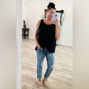 Judy Blue mid rise button fly boyfriend jeans with cuffed hem.